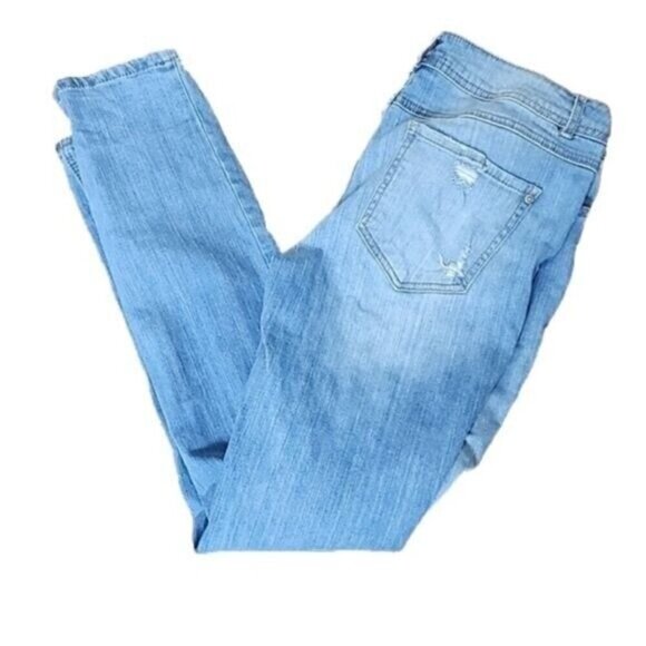 Cato Jeans est 1946 Mid-rise light rinse denim distressed modern jeans Women's 8 - Picture 2 of 6